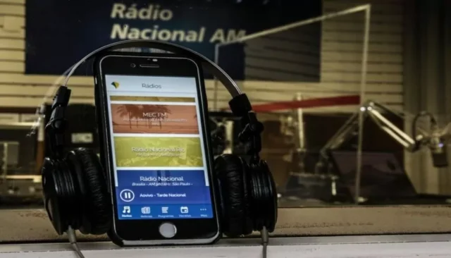 Como ouvir radio na internet? Veja como baixar o aplicativo
